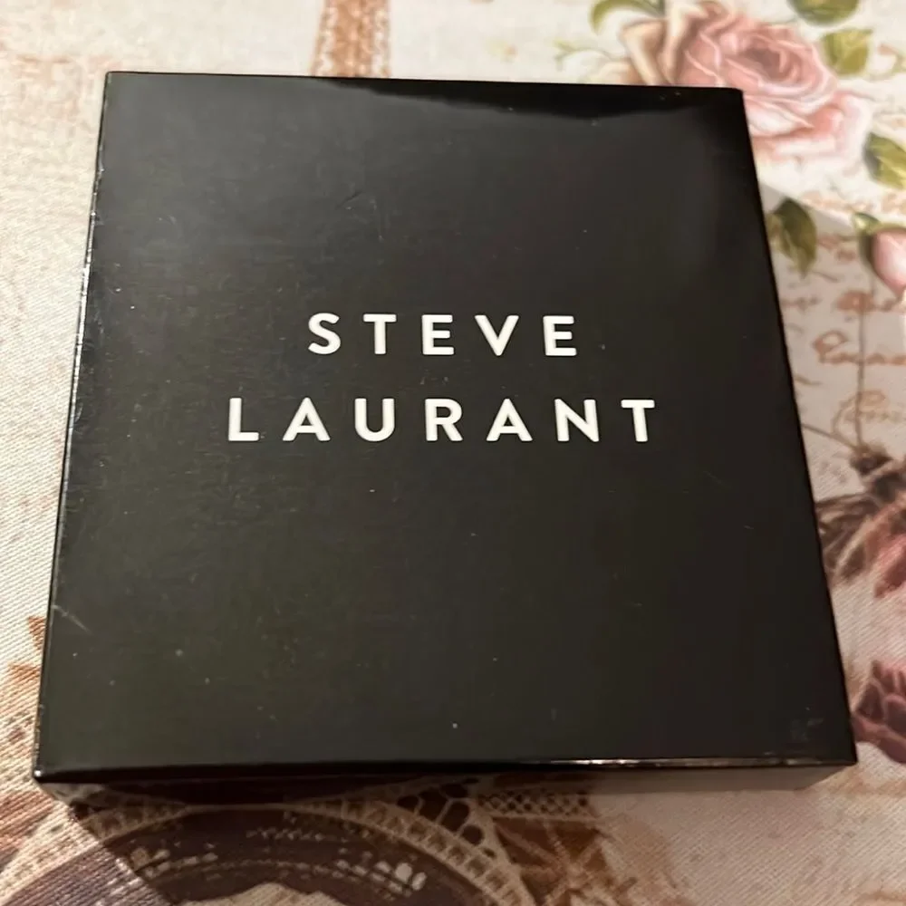Steve Laurant highly pigmented